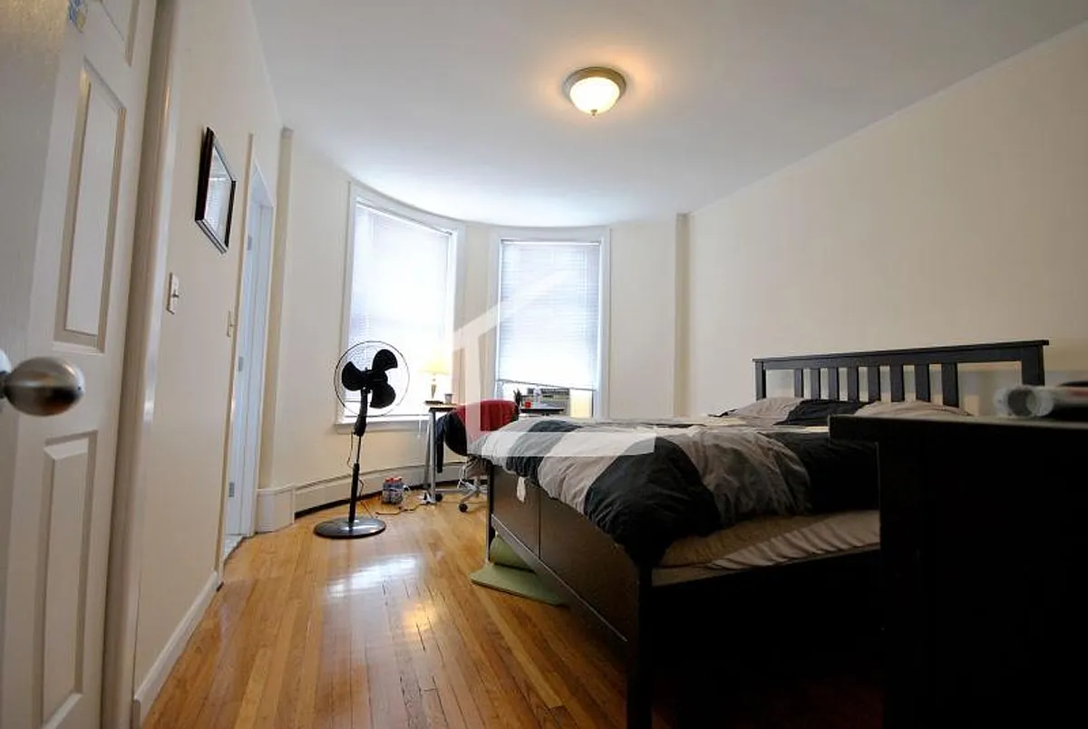 Building Photo - 3 Sutherland Rd #6F