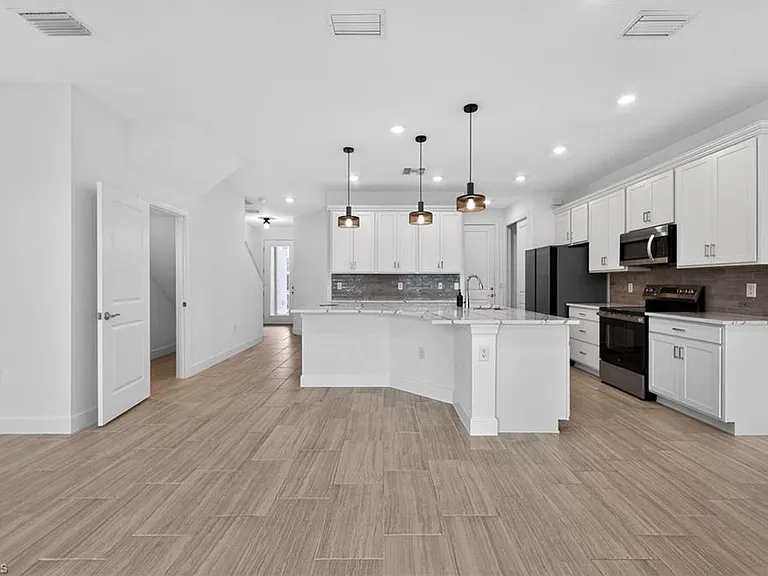 4341 Sonoma Oaks Cir — Photo 13