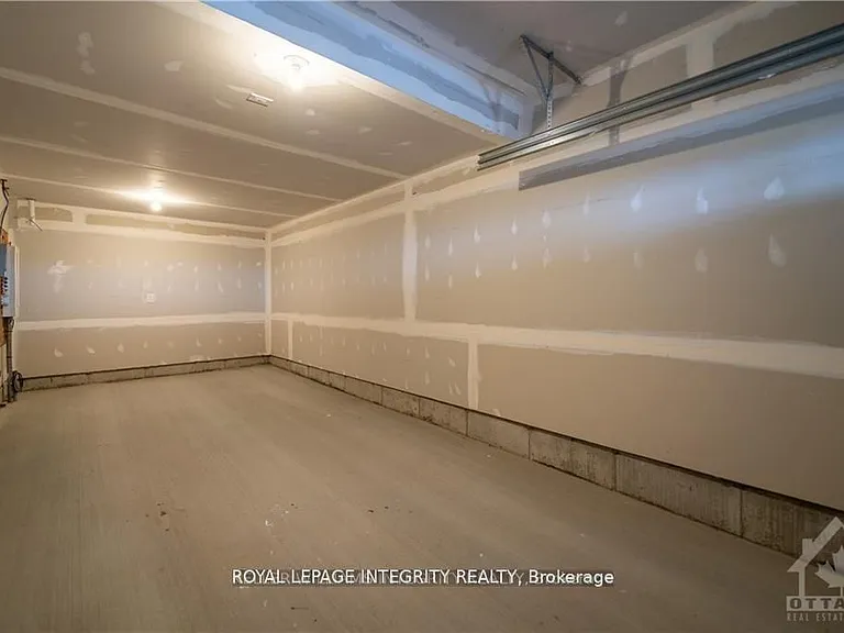 2014 Leinster Cir — Photo 4