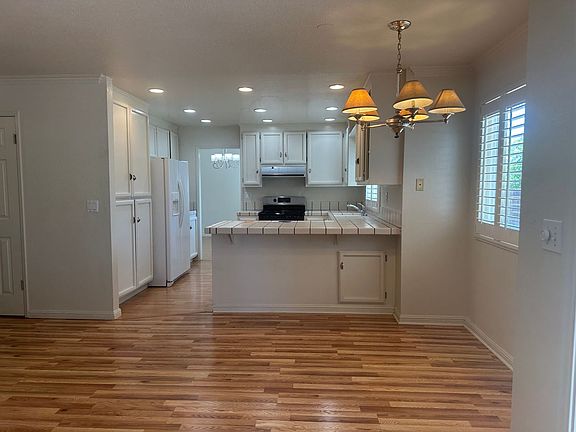 4th image of 173 Tyrone Ct