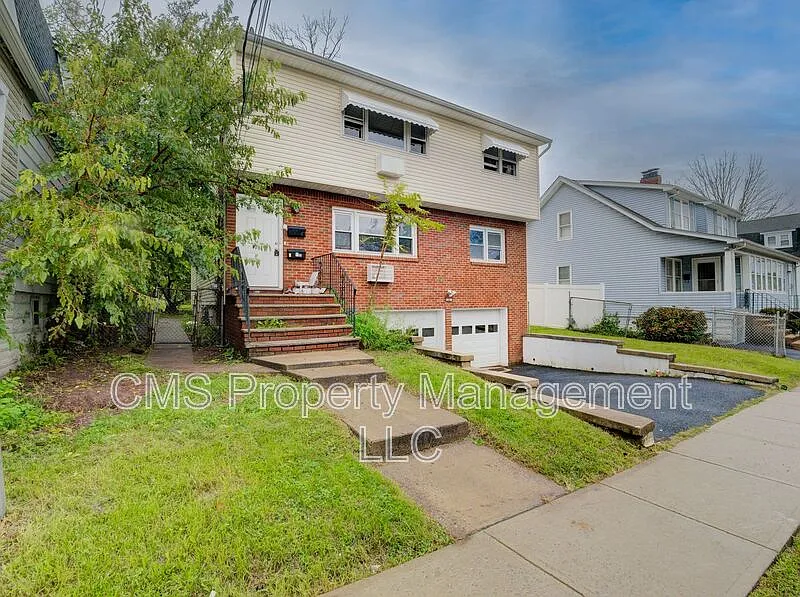 3 bed, 1.0 bath, 934 sqft, $2,700 — Photo 4