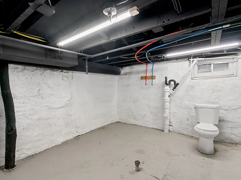 343 Ella St — Photo 22