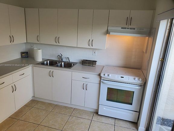 5th image of 460 NE 18th Ave APT 113