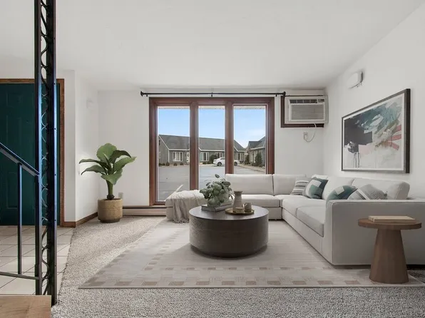 2364 Canter Ln #B, Green Bay, WI 54304