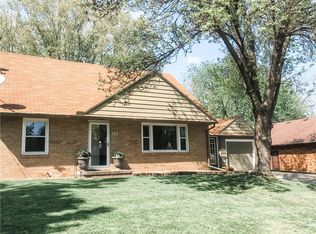 701 Valhigh Rd, West Des Moines, IA 50265
