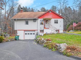 8 Dogwood Ln, Putnam Valley, NY 10579