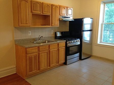 1st image of 270 Halsey St #1R