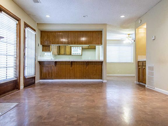 5th image of 2066 E Harold Ave