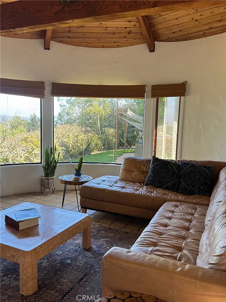4 bed, 2.5 bath, 2822 sqft, $8,950 — Photo 4