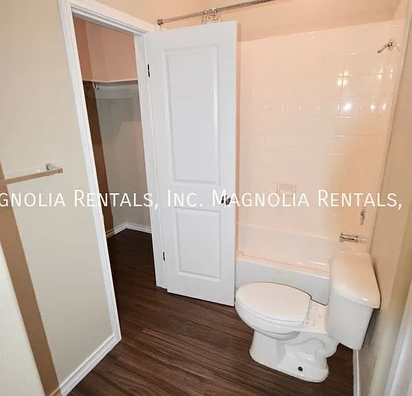 2924 N J St #221 — Photo 17
