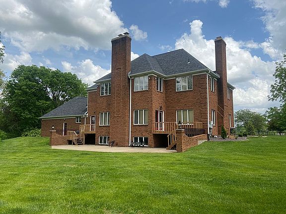 House sits on almost 2 acres