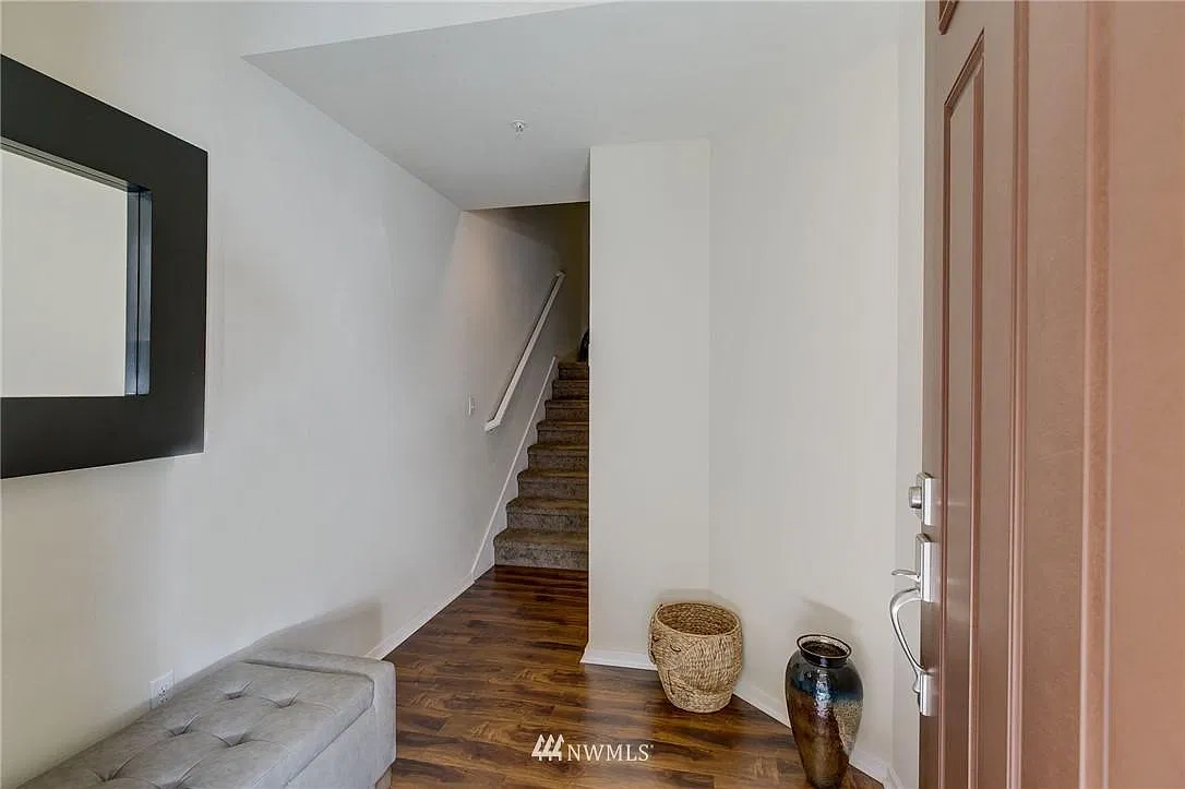 3 bed, 1856 sqft, $3,150 — Photo 2