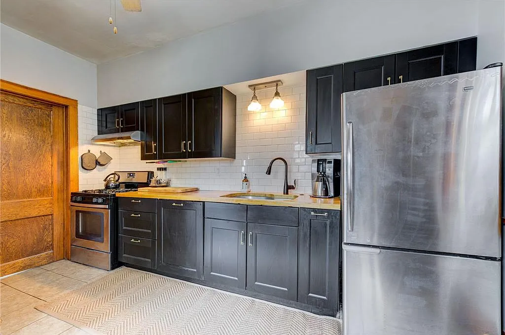 6 bed, 3461 sqft, $3,400 — Photo 2