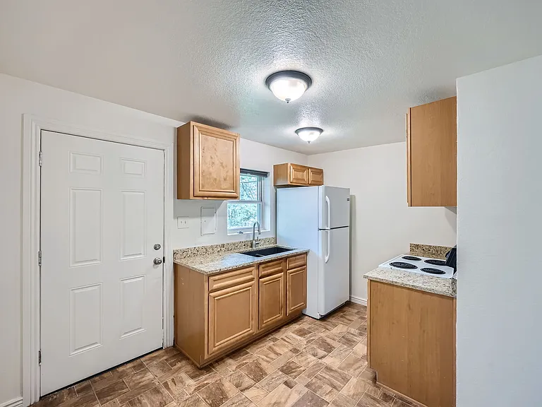 613 E Rio Grande St — Photo 11