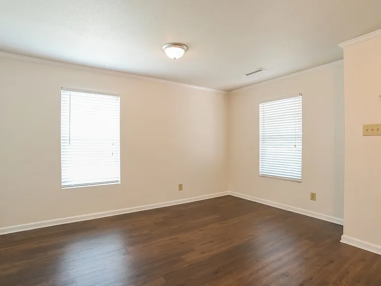 4532 Stone Mountain Dr — Photo 4