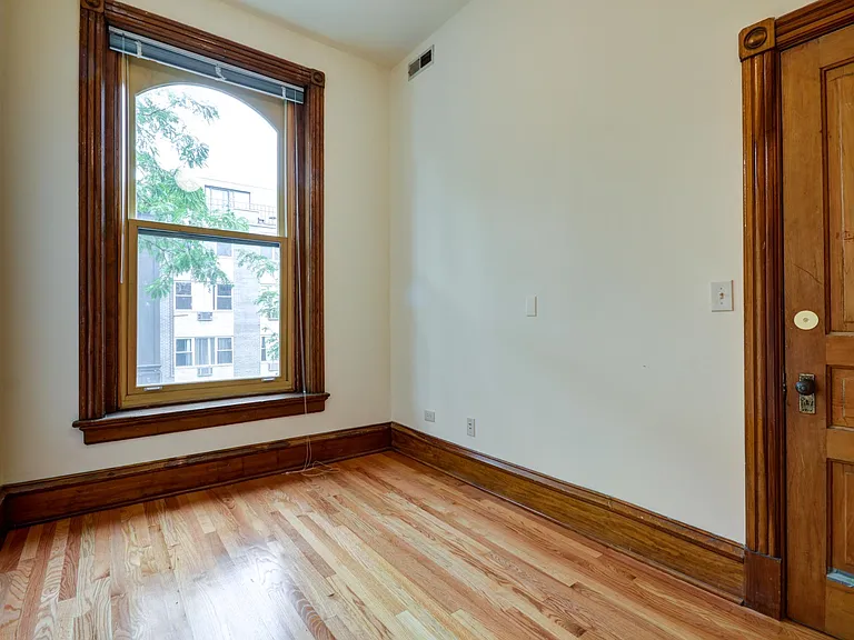2247 N Lincoln Ave #2 — Photo 9