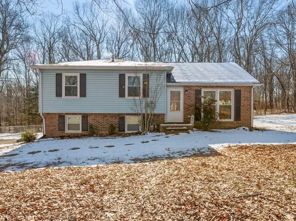 104 Friar Tuck Dr, Dickson, TN 37055