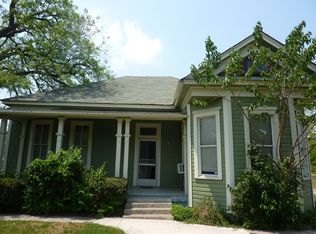 1426 8th St, Seguin, TX 78155