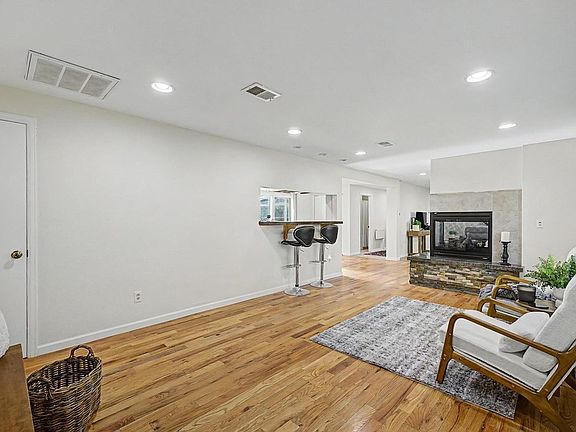 5th image of 13861 Elmore Rd