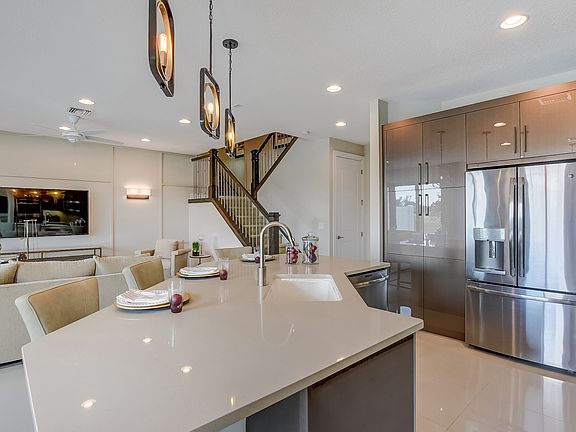 Kitchen with large island