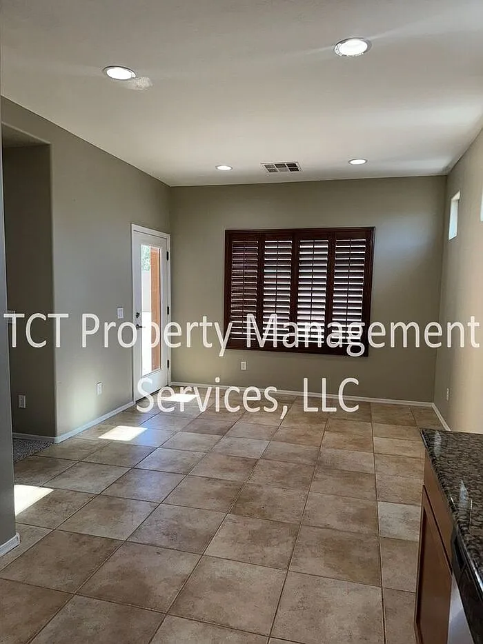 3 bed, 2.0 bath, 1754 sqft, $1,995 — Photo 4