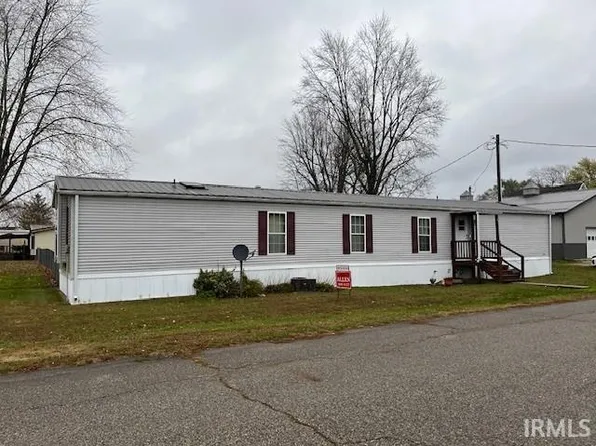 206 South St, Royal Center, IN 46978