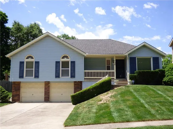 306 NE Stanton Ln, Lees Summit, MO 64064