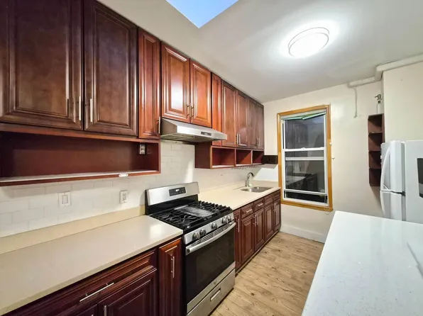 186 Dahill Road image 1 of 7