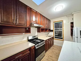 186 Dahill Road, #2R