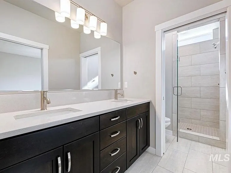 2255 E Mendota Dr — Photo 11