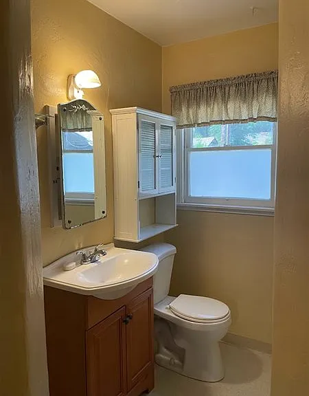 1321 Sycamore St — Photo 10