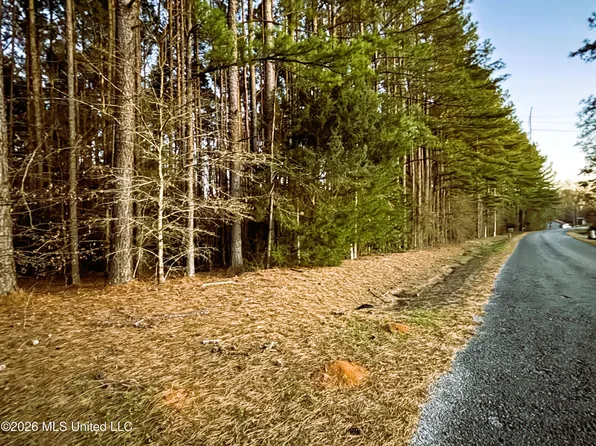 737 Road, Philadelphia, MS 39350