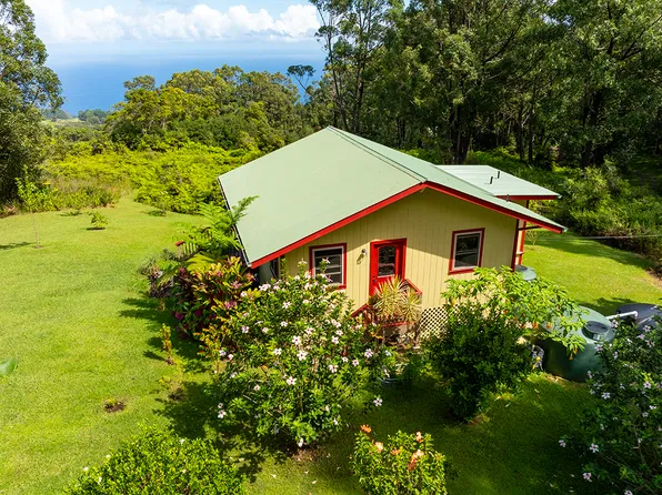 36-808 Spencer Rd, Laupahoehoe, HI 96764