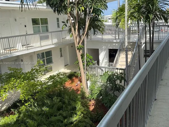8080 Tatum Waterway Dr, Miami Beach, FL