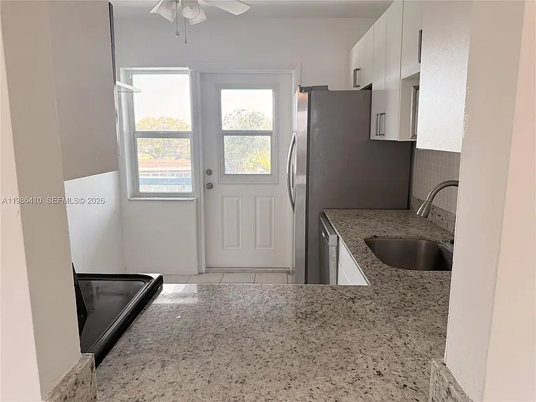 2223 Park Ln #306 — Photo 6