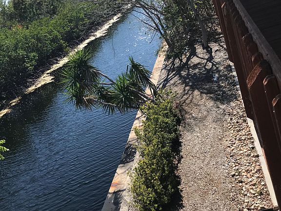 concrete dockage. plug canal