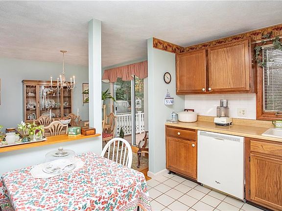 4th image of 57 Kent Ave
