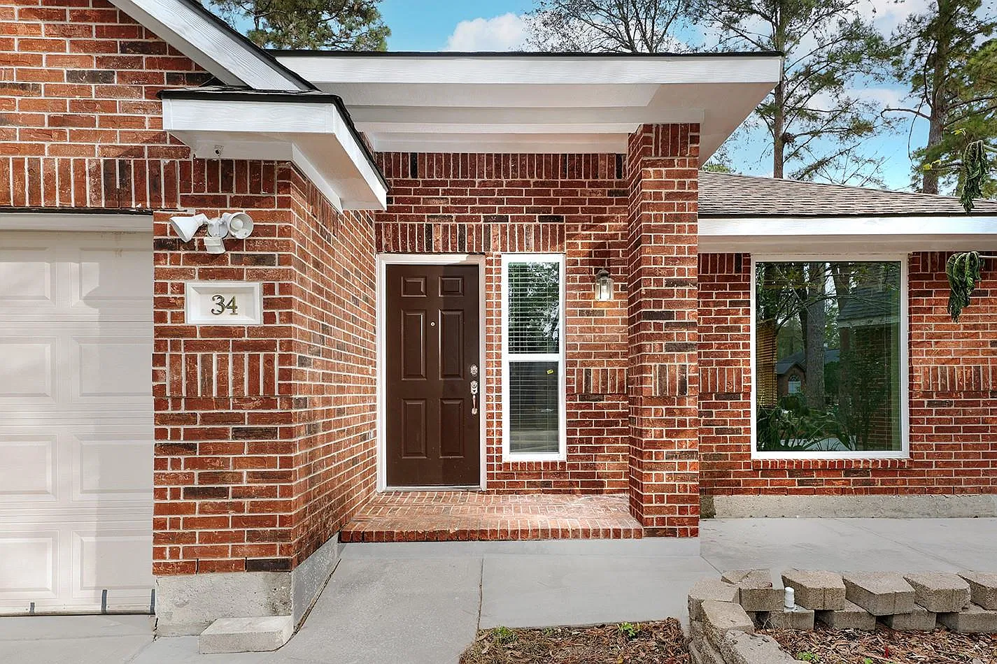 3 bed, 2.0 bath, 2052 sqft, $3,000 — Photo 3