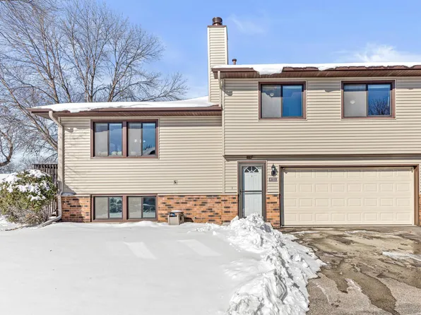 8722 N Maplebrook Cir, Brooklyn Park, MN 55445