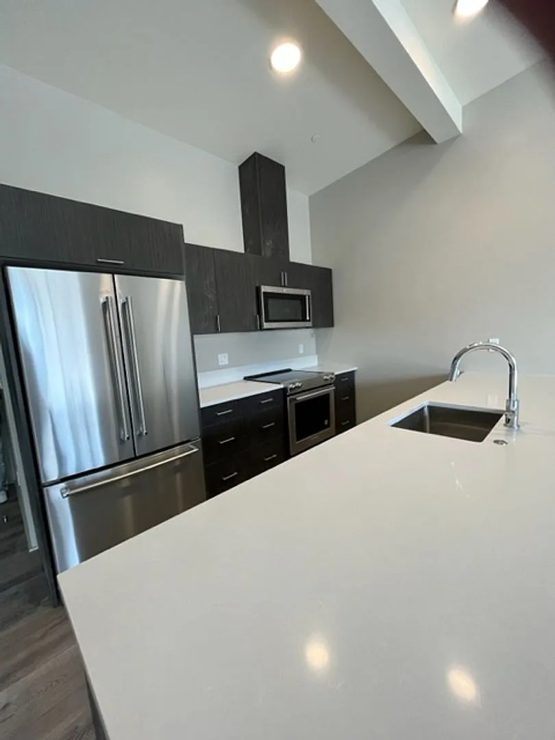 Luxury 2 bed 2 bath on the 2nd floor to view the Mountains!! — Photo 2