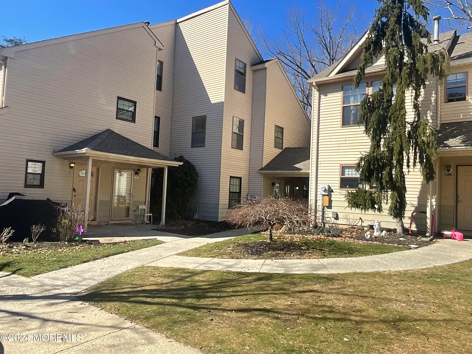 184 Azalea Circle photo 1