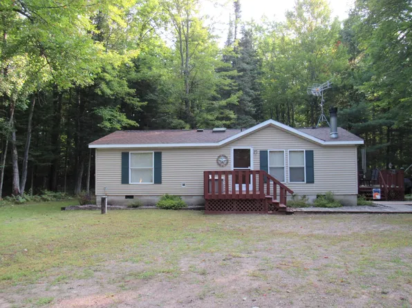 15590 Valentine Ln, Mountain, WI 54149