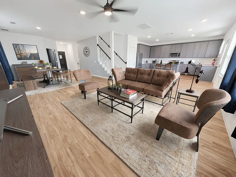 1328 Ventura Creek Dr — Photo 3
