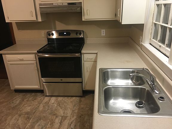 3rd image of 330 Waller Ave
