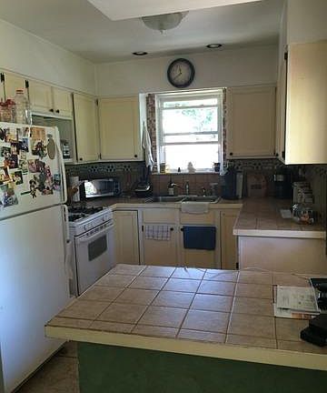4th image of 2310 N Hawthorne Ave