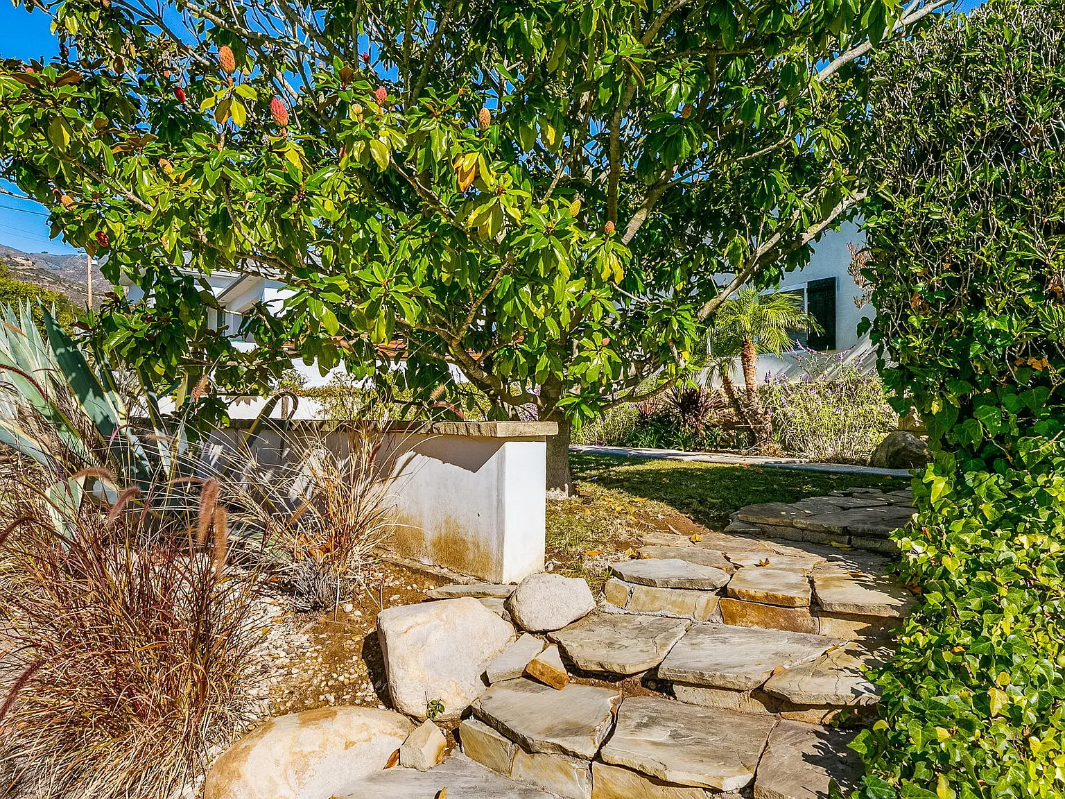 3 bed, 2.0 bath, $6,950 — Photo 2