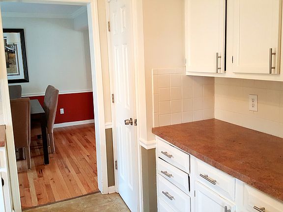 3rd image of 1581 Trinity Garden Cir