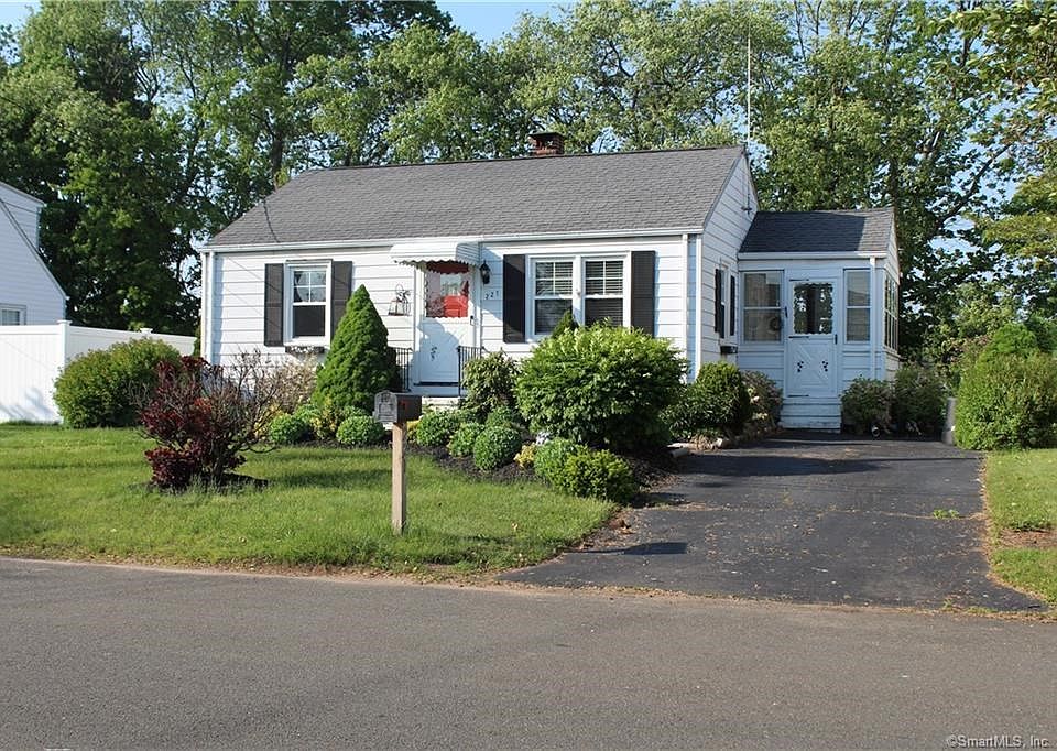 Adorable ranch in a great neighborhood