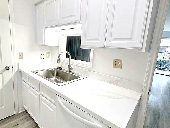 4th image of 2425 Underwood St APT 157