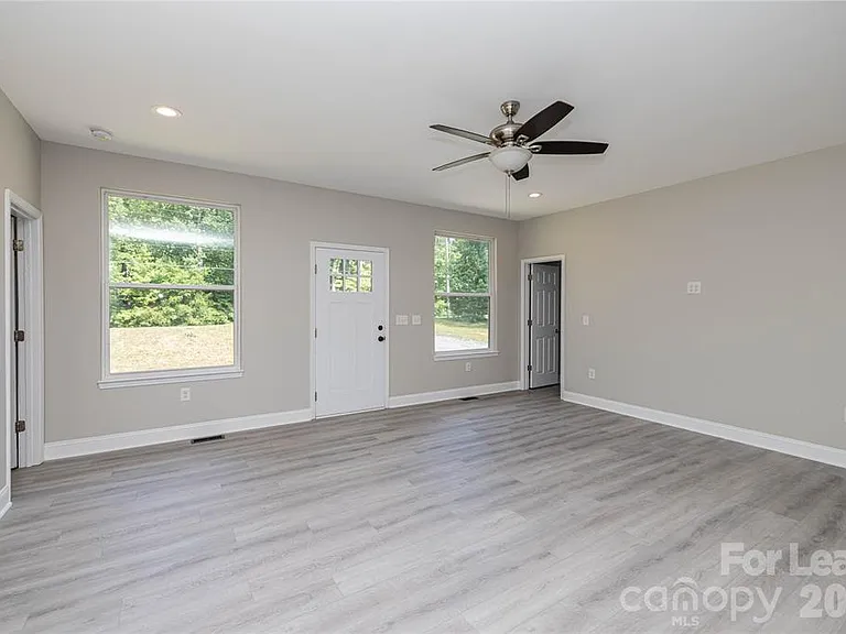 429 Creswell Rd — Photo 9